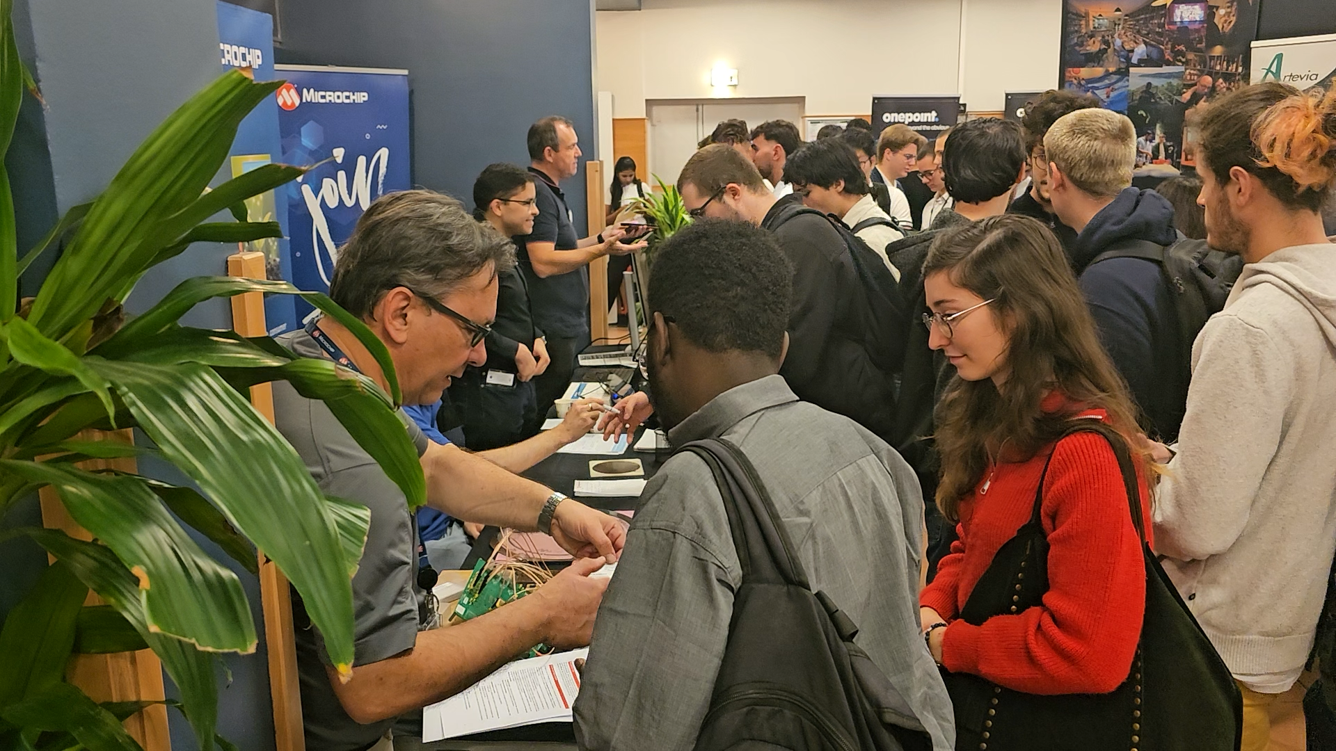 Stands très fréquentés au Forum Entreprises Ingénieur 2025